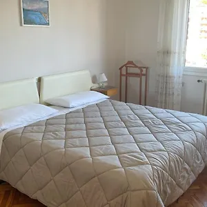 Max And Sea Parking Free Street Appartement