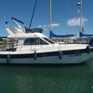 Charter Boat And Breakfast Bateau-hôtel